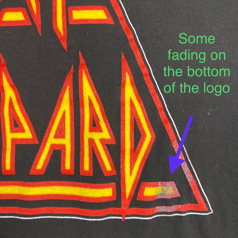Def Leppard Graphic T-Shirt - Women’s Small - Picture 2 of 3